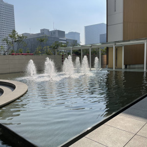 挙式会場へ入る前に噴水があります。|645561さんのヒルトン大阪の写真(2013891)