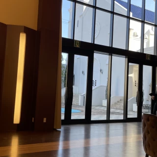 カーテンを開けた景色
