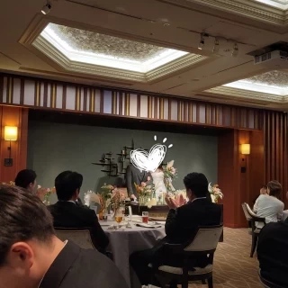席から見たメインテーブル。見やすかったです。