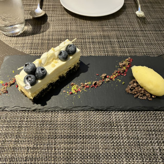 食後のデザート。チーズケーキとシャーベットが美味しかったです