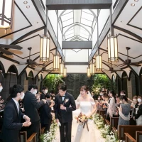ホワイトとブラウンを基調としたチャペル
