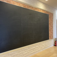 プリュームエリア内にある大きな黒板は自由に使えるそうです