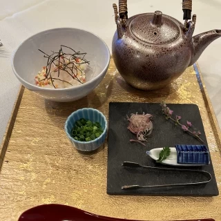 優しい味付けでどなたでも美味しくいただけそうなお茶漬けです