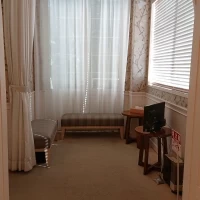 挙式で映像が流れている間の
新婦待機室。映像が部屋で見れる