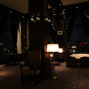 披露宴会場の外。夜の雰囲気|646866さんのホテルニューグランドの写真(2416802)