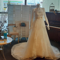 展示ドレスと装飾例