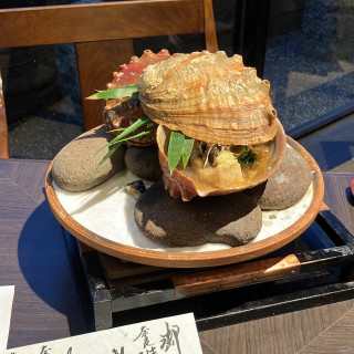 見た目のインパクトがすごい石焼き。