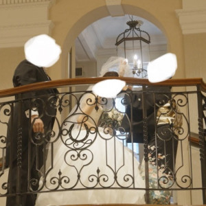 階段上でベールダウン|647143さんのオーベルジュ・ド・リル トーキョー(ひらまつウエディング)の写真(2098451)