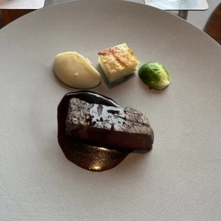 メインディッシュのお肉