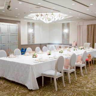 披露宴会場のテーブル