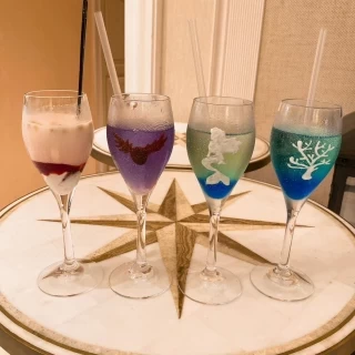 自分たちで決めたテーマを元にオリジナルカクテルを作れます！