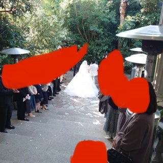 挙式後のフラワーシャワー