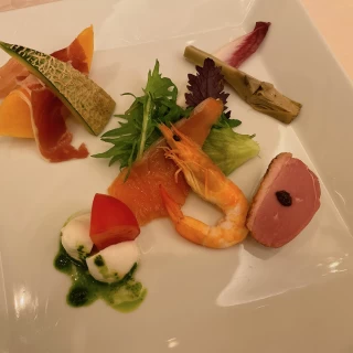 前菜は旬のものや現地の食材を使用されています！