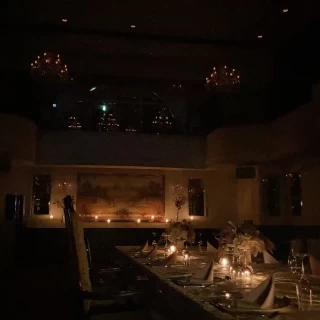 暗くなった披露宴会場です