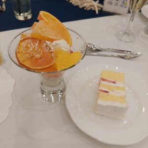 デザートの季節のパフェとウェディングケーキ|647876さんの茅ヶ崎迎賓館の写真(1708136)