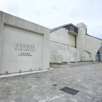 式場の外観。