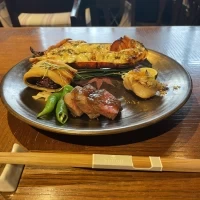 ワンプレートで人気の食事をいただきました。