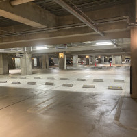 駐車場は100台以上駐車できます。