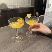 ウェルカムパーティ時に振る舞われる100パーオレンジジュース