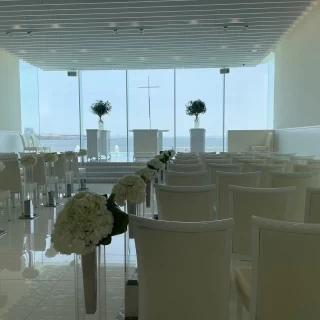 海が見えて自然光がしっかり入ります。