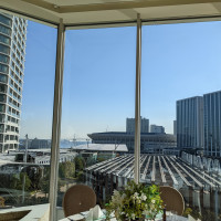 披露宴会場の大きな窓からの横浜の景色