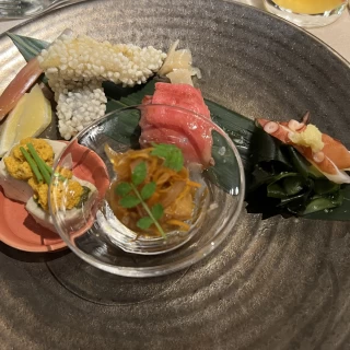 豪華ななプレートが1品目で現れて最高でした