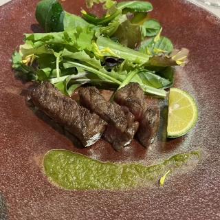 牛肉の葱のソースがマッチして美味しい