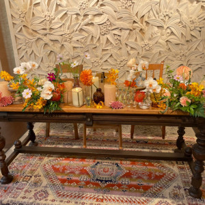 装花はもちろんテーブルや絨毯もかわいい！|648801さんのMAXI MANIS（マキシマニス）の写真(1704987)