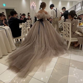 ボリュームのあるドレスで
お色直し