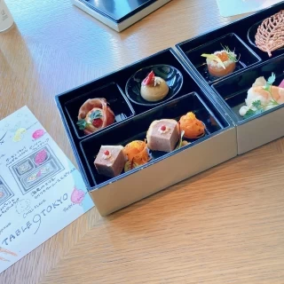 コースの最初に出てくるお重の試食