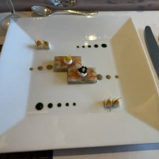 前菜の、エビとカニのお料理