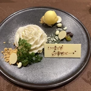 デザートは美味しくてメッセージプレートが嬉しかったです。|649649さんのルクリアモーレ名古屋の写真(1713579)
