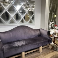 新郎新婦の座るソファ