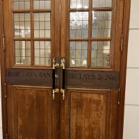 イギリスから取り寄せたというドア