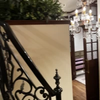 挙式会場から披露宴会場へあがる階段