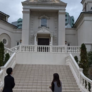 挙式会場の目の前の大階段