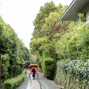 披露宴前に人力車で周辺散策、その後人力車で登場しゲストと写真|649936さんの桜鶴苑の写真(1714882)