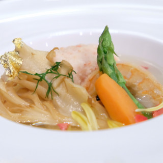 魚料理
蟹のすり身とその場で香り付けしてくれたスープが絶品