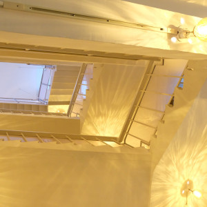 一階から見上げた四角い螺旋階段|649997さんのラ・バンク・ド・ロア(横浜市指定有形文化財）の写真(1903182)