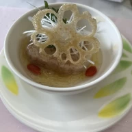 レンコンが綺麗に飾られていて、見た目も可愛いです！