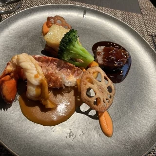 オマール海老と自社ブランド牛