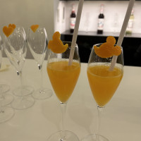 ウェルカムスペースで提供される生搾りオレンジジュース