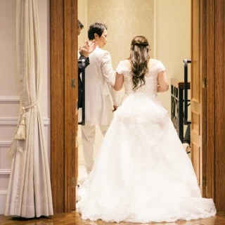 ダウンスタイルの花嫁ヘア気に入ってます！