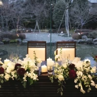 庭をバックとした高砂席