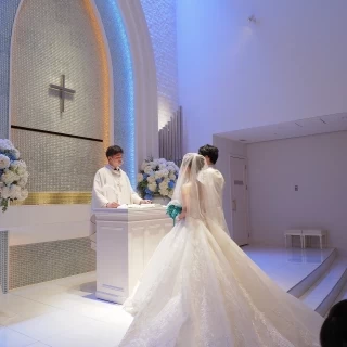 ドレスが映える美しいチャペルでした