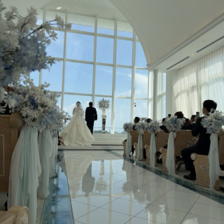 バージンロードに反射する姿も素敵でした