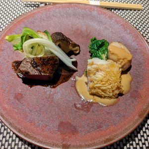 ロース肉ステーキと甘鯛の鱗焼き|650519さんのFUNATSURU KYOTO KAMOGAWA RESORT（登録有形文化財）の写真(1948084)