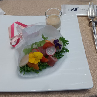 前菜も、お洒落にコーディネートされていて、味も最高でした。