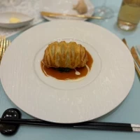 魚料理
平目のアンクルート
パイ生地で湯葉と大葉