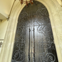 チャペル入口の大きな扉
これも実際に教会で使っていたもの